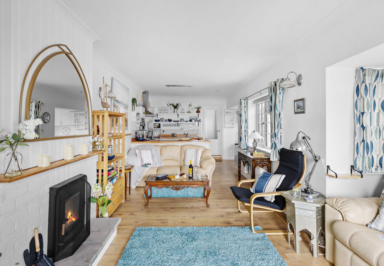 House in Torquay - The Boathouse - Panoramic Sea View Retreat, near Town, Marina & Beach and Parking