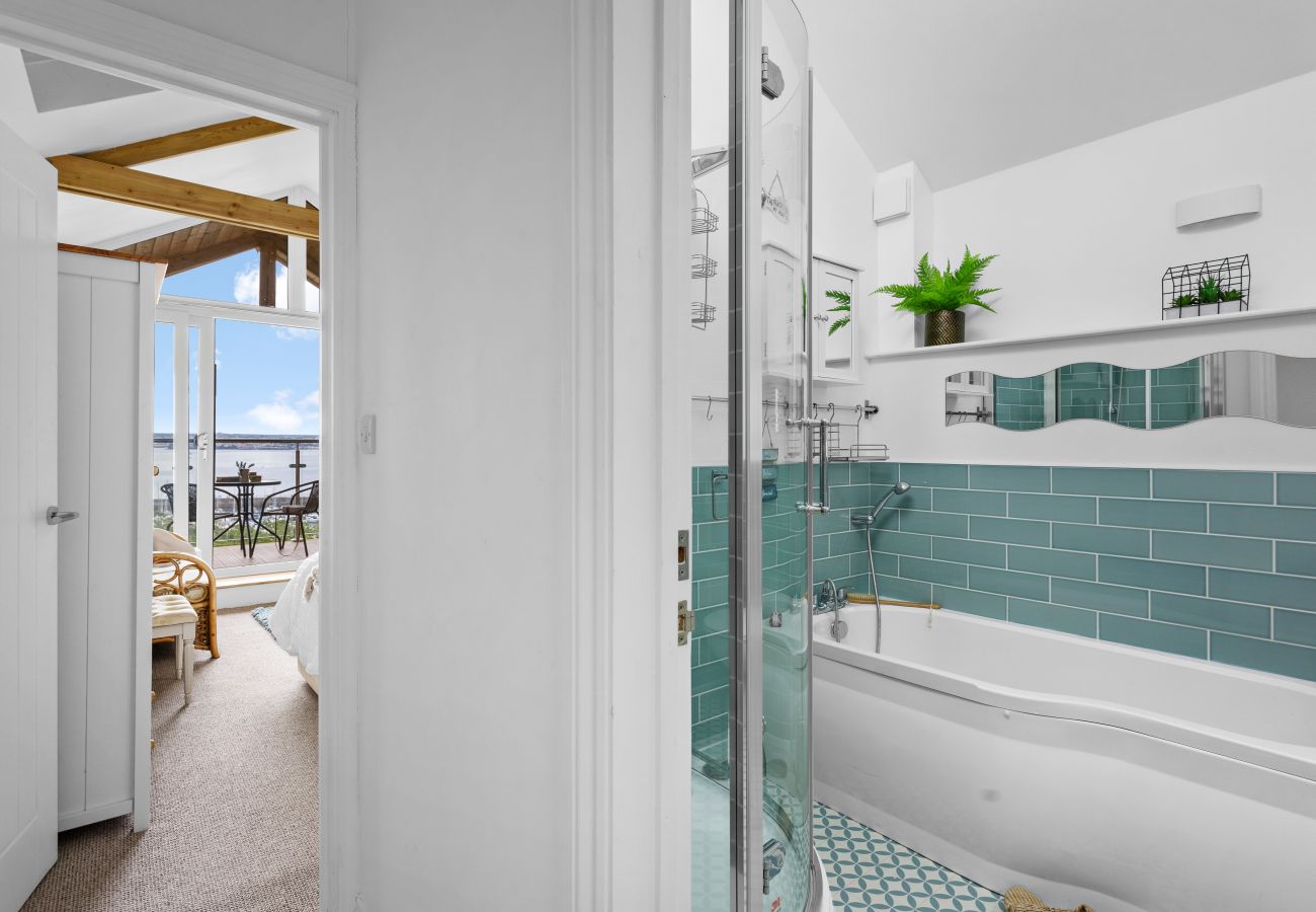 House in Torquay - The Boathouse - Panoramic Sea View Retreat, near Town, Marina & Beach and Parking