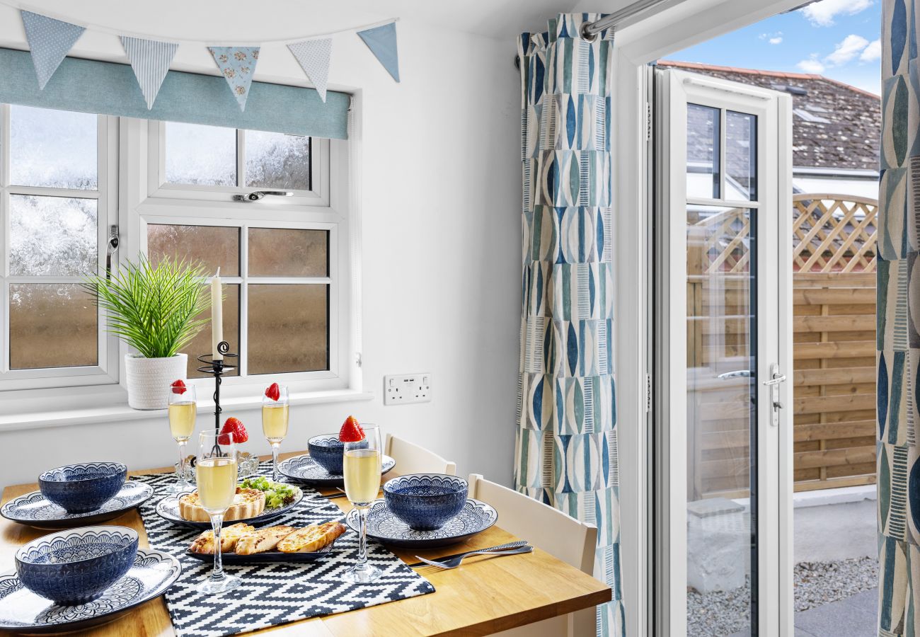 House in Torquay - The Boathouse - Panoramic Sea View Retreat, near Town, Marina & Beach and Parking