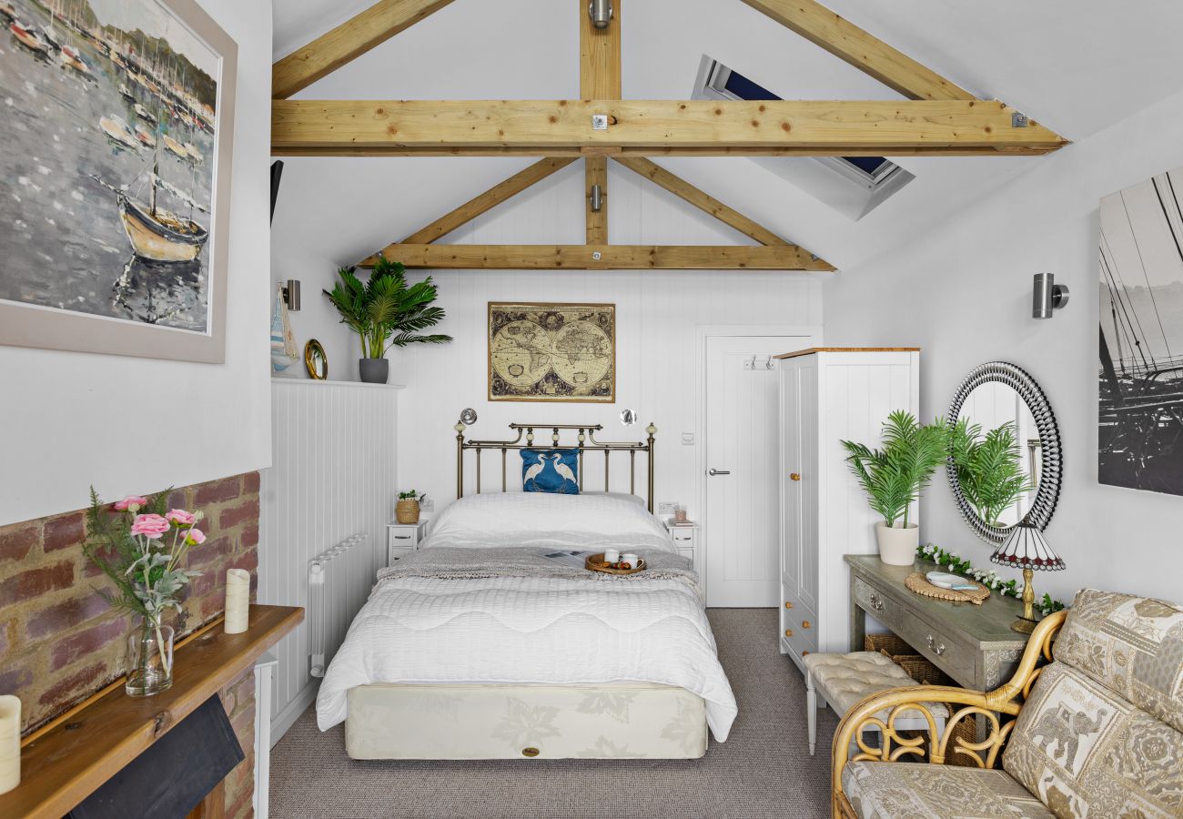 House in Torquay - The Boathouse - Panoramic Sea View Retreat, near Town, Marina & Beach and Parking