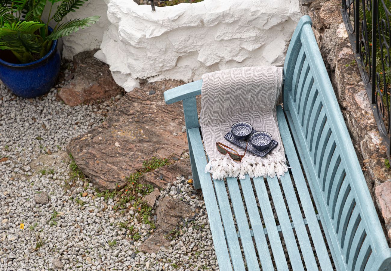 House in Torquay - The Boathouse - Panoramic Sea View Retreat, near Town, Marina & Beach and Parking