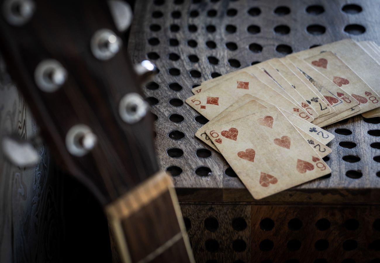 Fresh Escapes - Exeter City Centre Apartment, Cathedral Yard Sleeps 4 