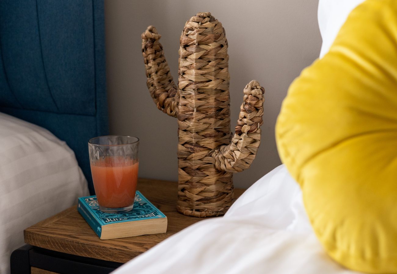 Apartment in Exeter - Cathedral Yard - Art deco luxury, city centre