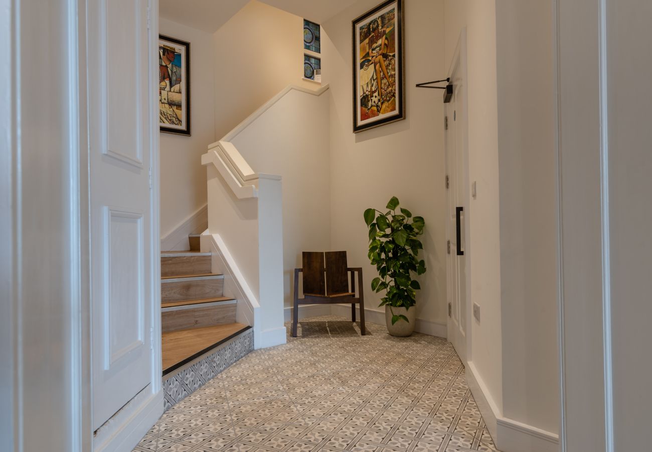 Fresh Escapes - Exeter City Centre Apartment, Cathedral Yard Sleeps 4 