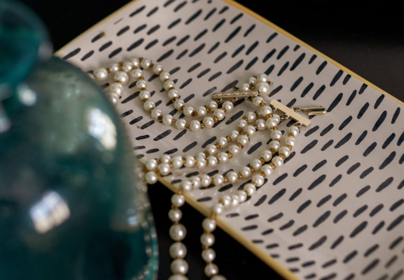 Fresh Escapes - Exeter City Centre Apartment, Cathedral Yard Sleeps 4 