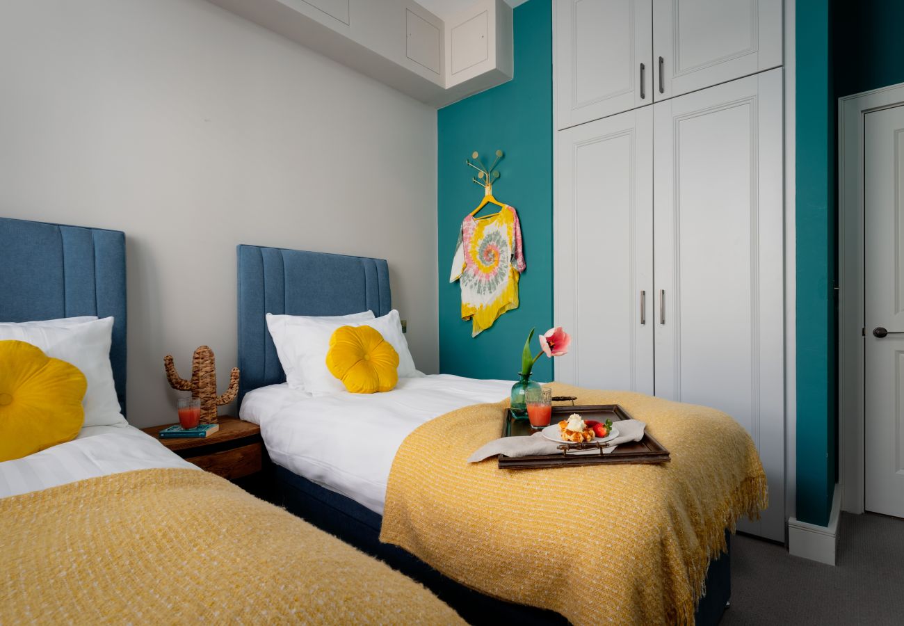 Apartment in Exeter - Cathedral Yard - Art deco luxury, city centre