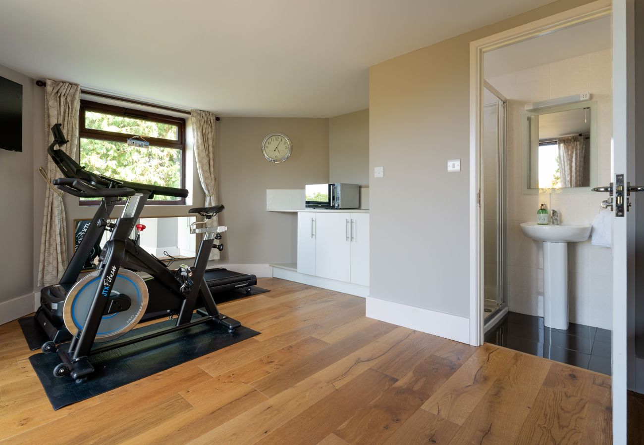 House in Paignton - The Spinney - Large home with hot tub, gym, amazing sea views