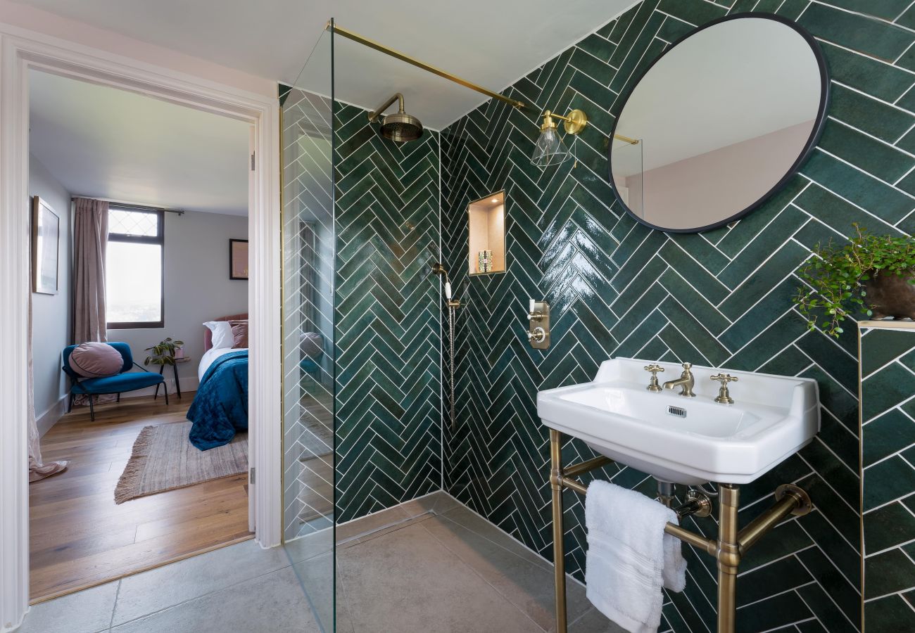 House in Paignton - The Spinney - Large home with hot tub, gym, amazing sea views