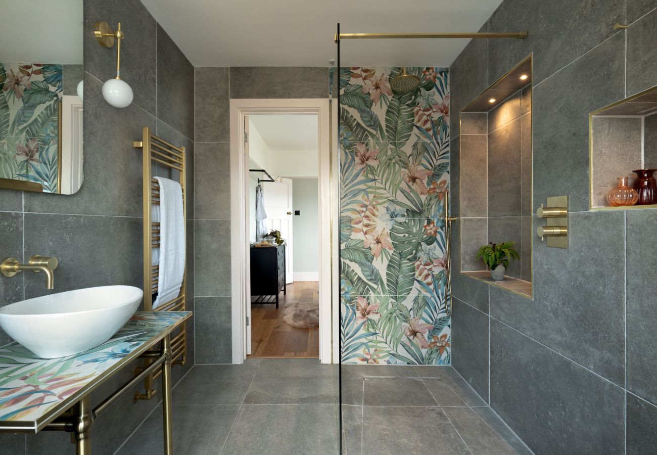 House in Paignton - The Spinney - Large home with hot tub, gym, amazing sea views