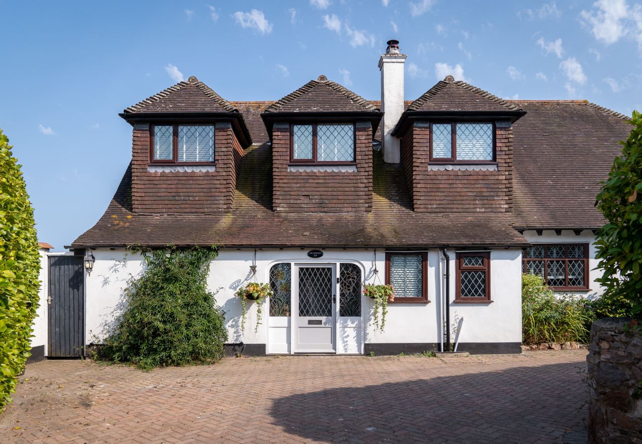 House in Paignton - The Spinney - Large home with hot tub, gym, amazing sea views
