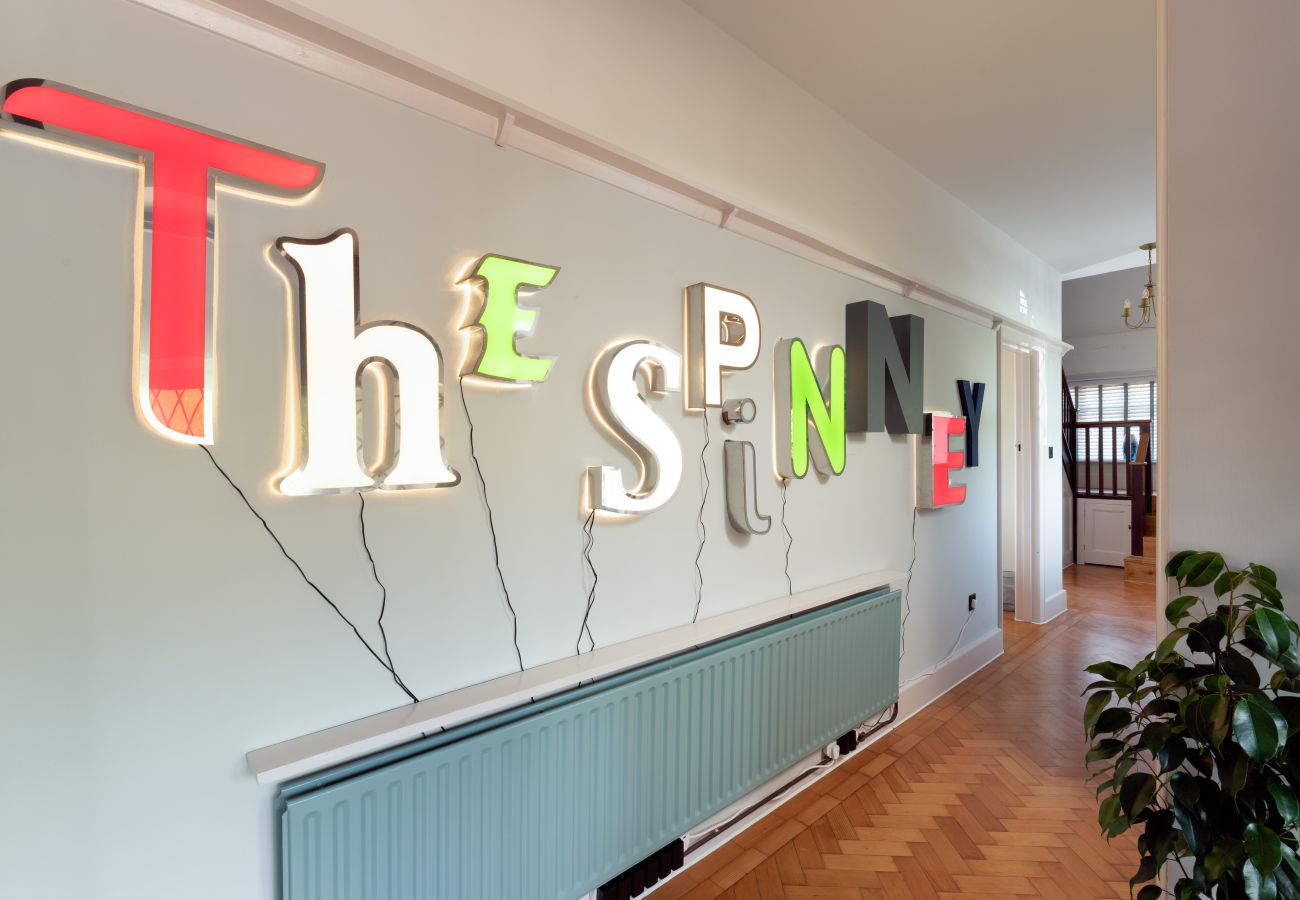 House in Paignton - The Spinney - Large home with hot tub, gym, amazing sea views