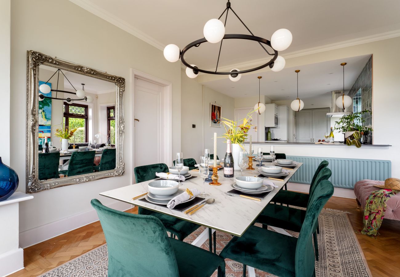 House in Paignton - The Spinney - Large home with hot tub, gym, amazing sea views