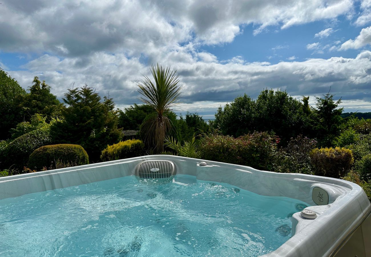 House in Paignton - The Spinney - Large home with hot tub, gym, amazing sea views
