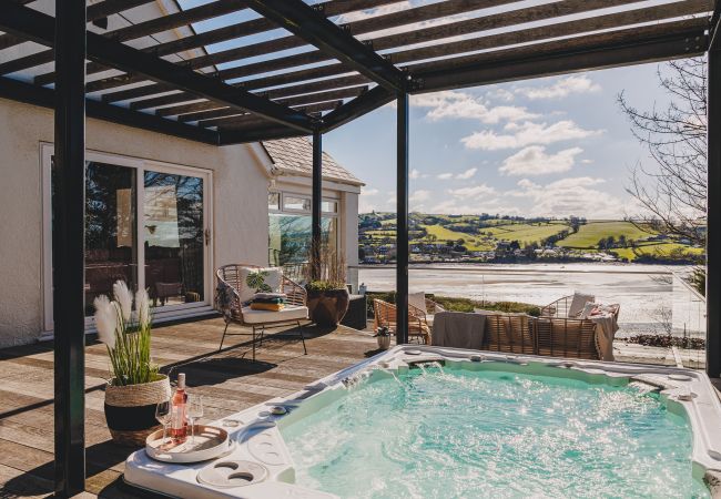 House in Bishopsteignton - The Curlews - Waterside, boutique home with 10 person spa