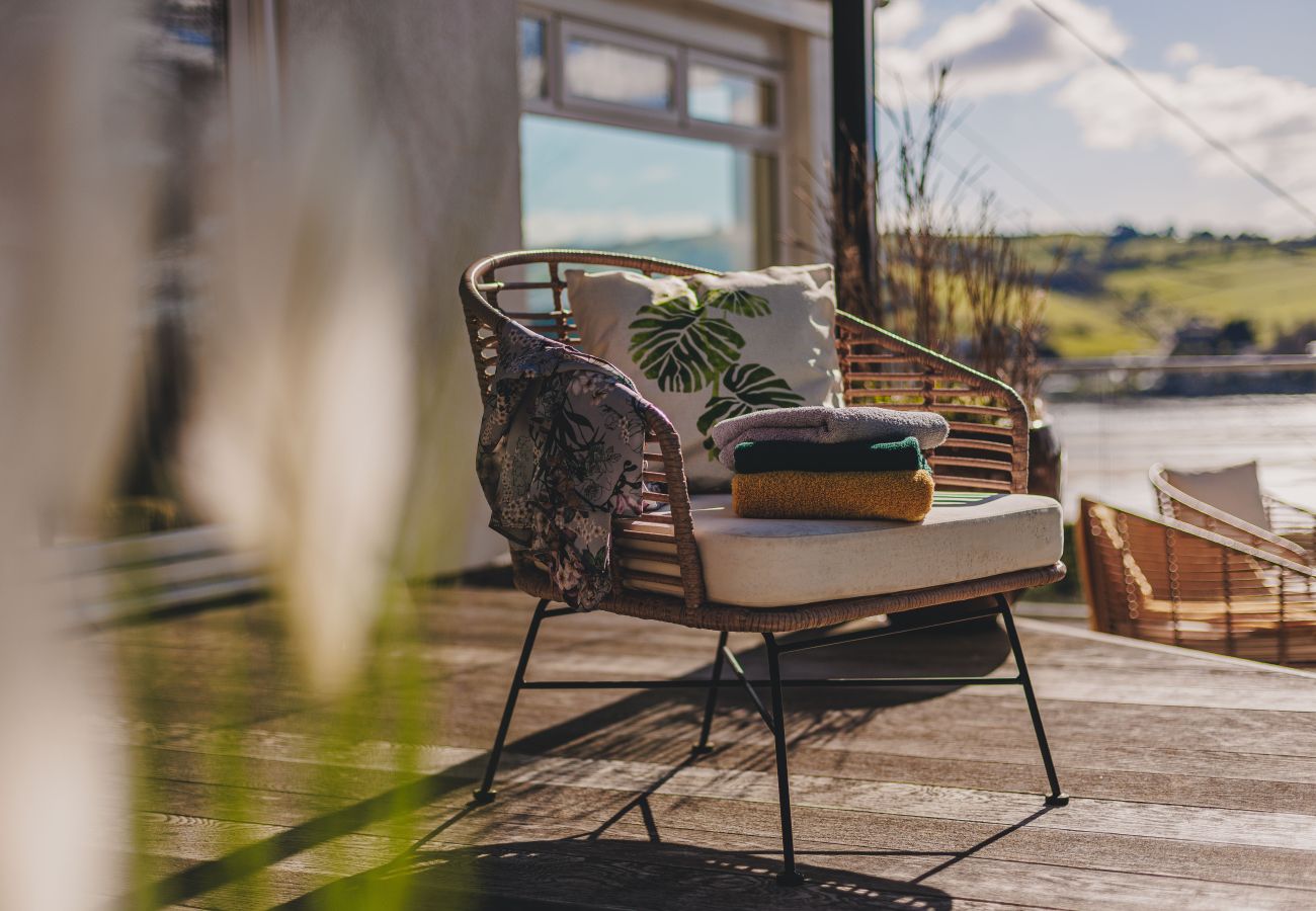 House in Bishopsteignton - The Curlews - Waterside, boutique home with 10 person spa