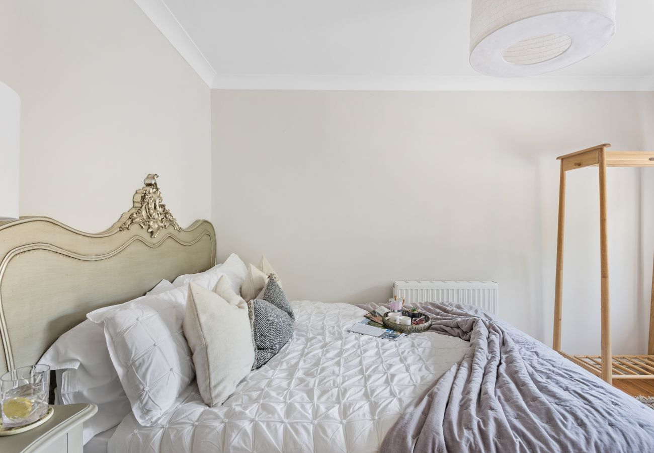 House in Maidencombe - Bramblewood - cosy chic, hot tub, close to beach