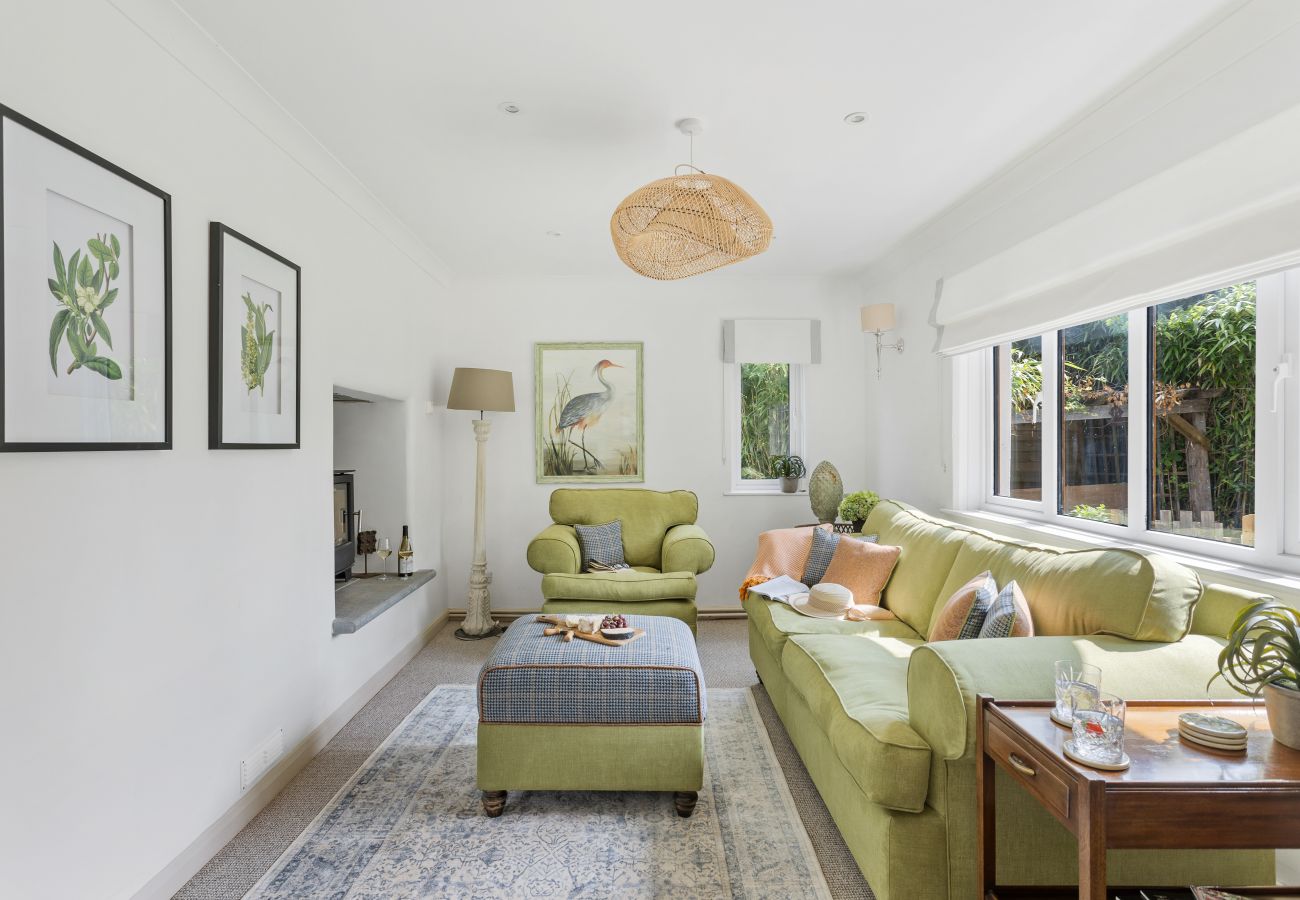 Bramblewood- Maidencombe Sleeps 6 with hot tub Lounge