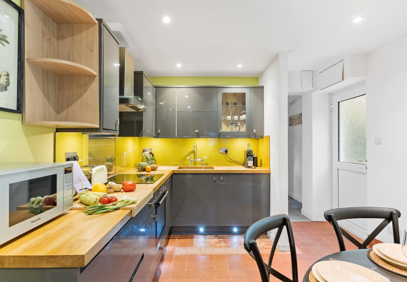 Bramblewood- Maidencombe Sleeps 6 with hot tub - Kitchen