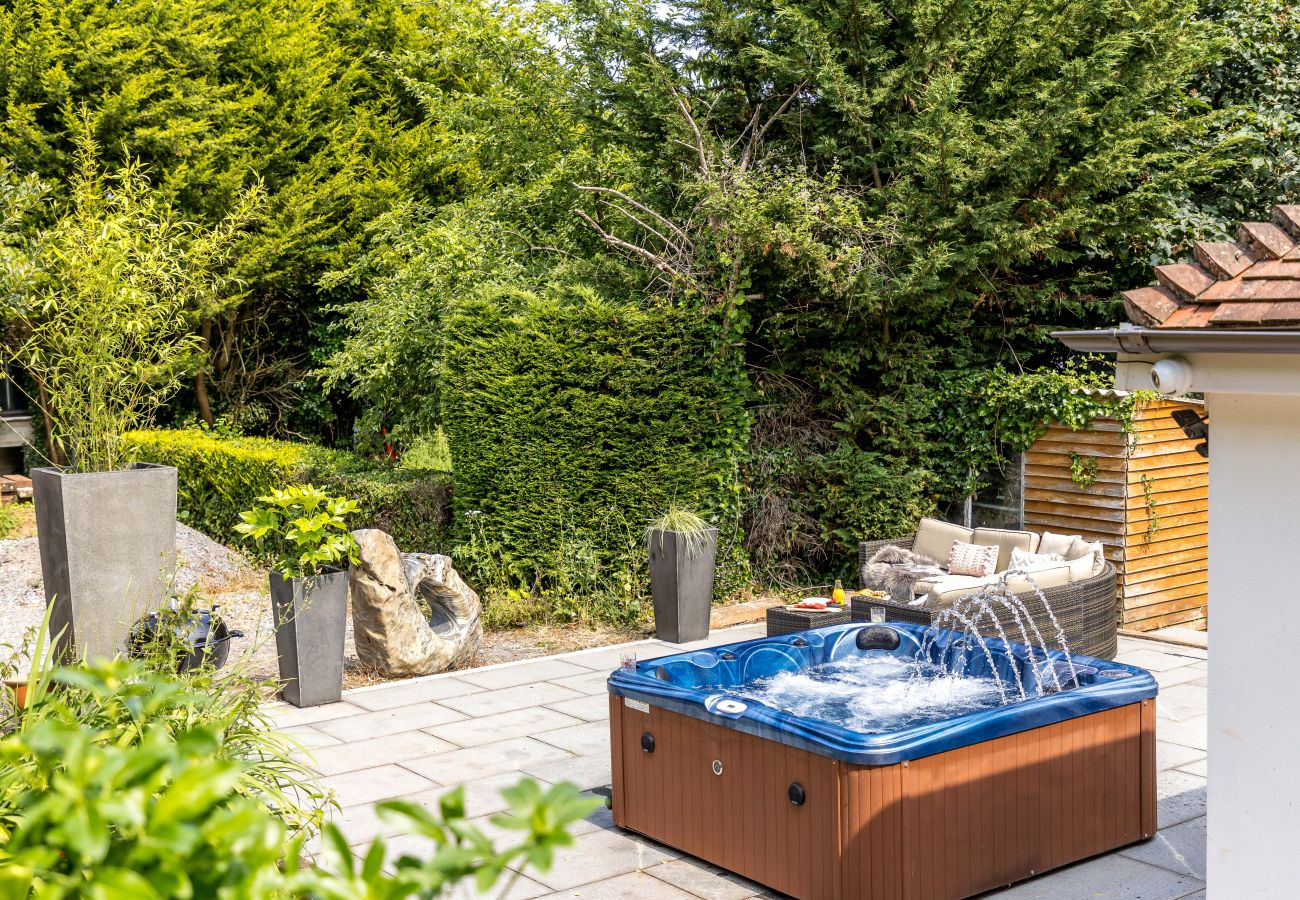 House in Maidencombe - Bramblewood - cosy chic, hot tub, close to beach