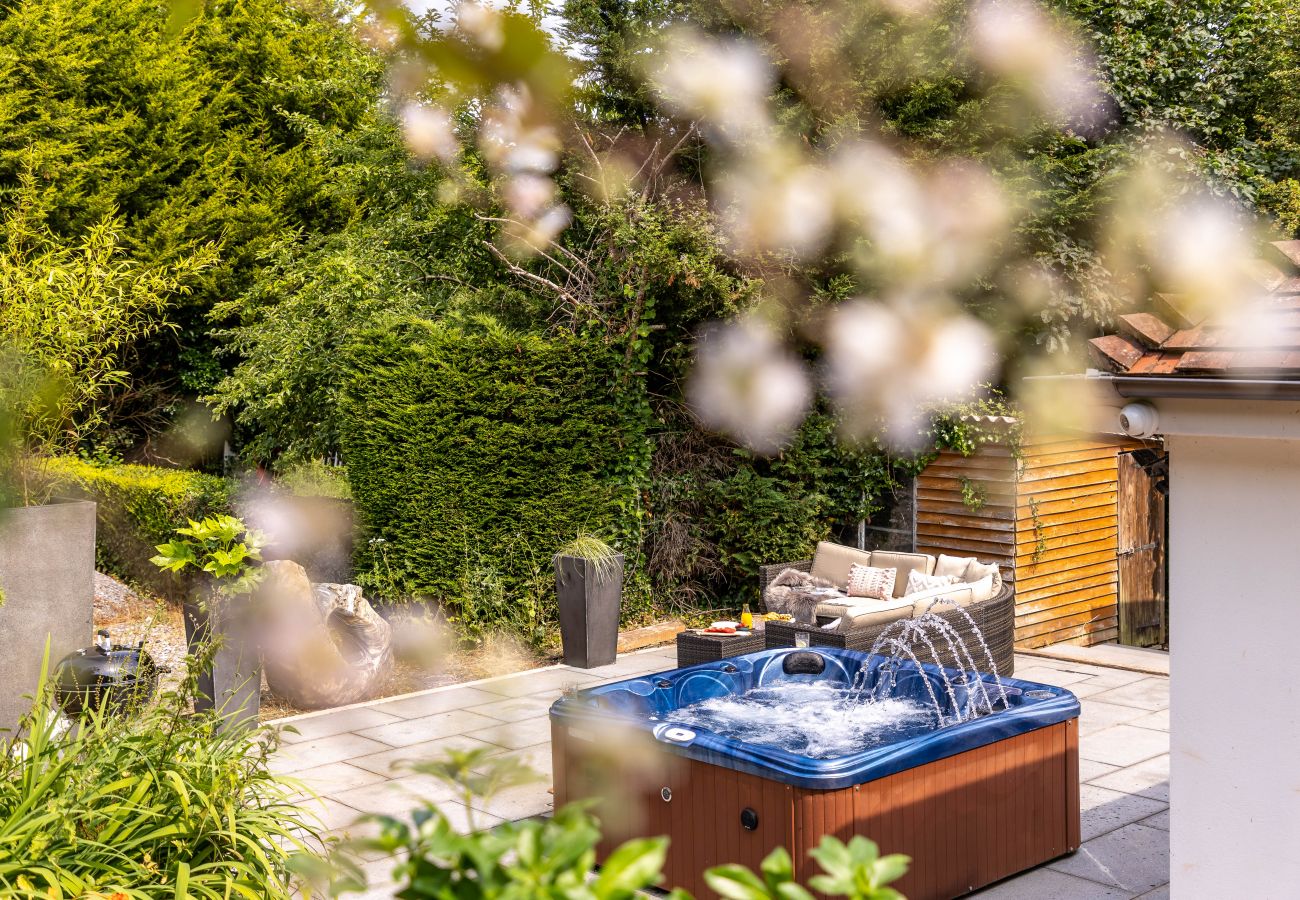 Fresh Escapes - Bramblewood- Maidencombe Sleeps 6 - Hot Tub