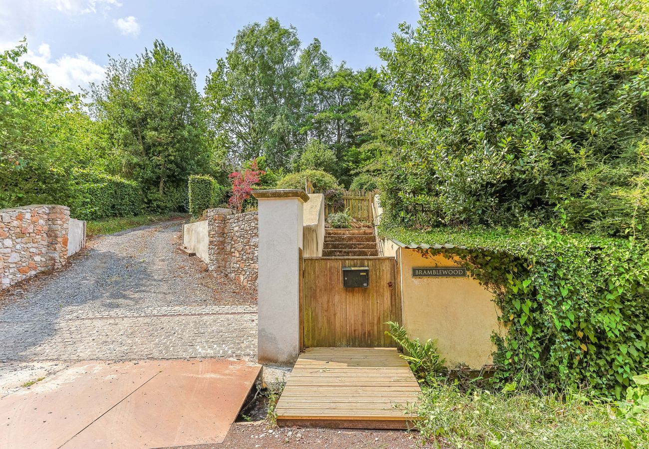 Fresh Escapes - Bramblewood- Maidencombe Sleeps 6 - Entrance