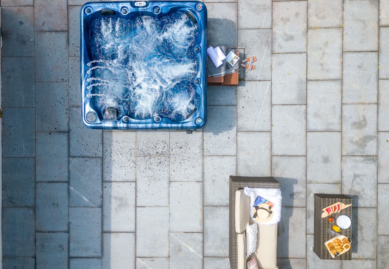 Fresh Escapes - Bramblewood- Maidencombe Sleeps 6 - Hot Tub