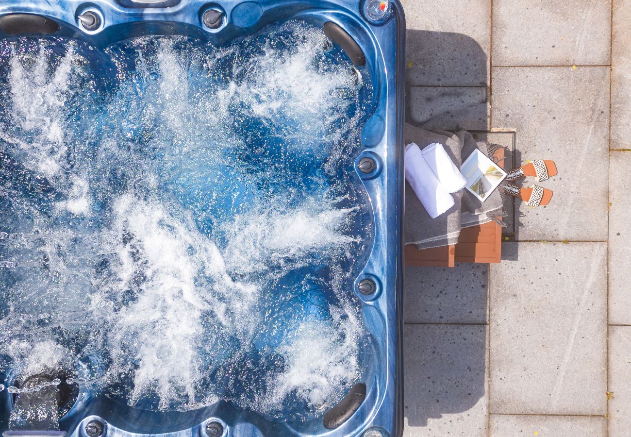 Bramblewood- Maidencombe Sleeps 6 with hot tub 