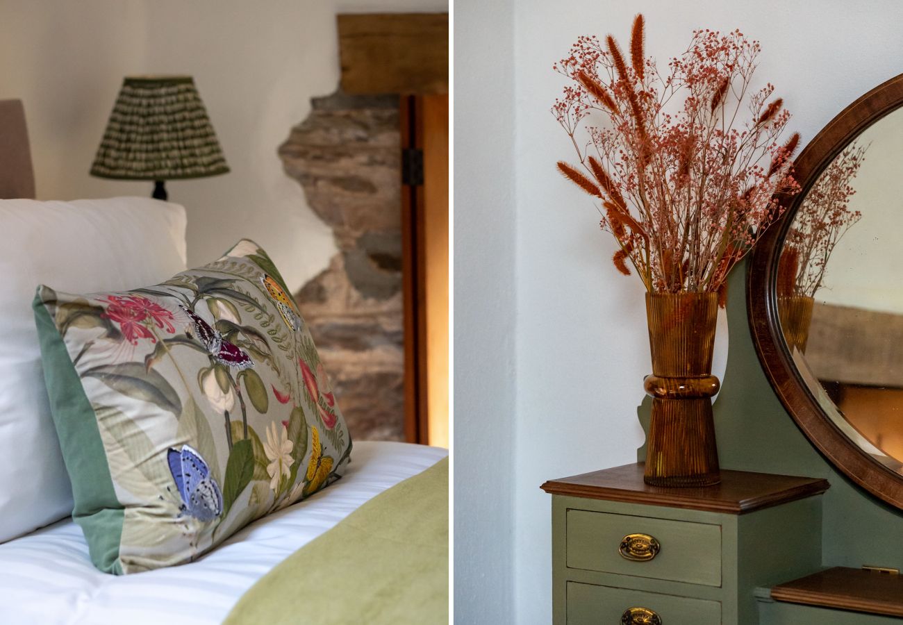 Cottage in Berry Pomeroy - The Old Coach House - cosy barn, garden and parking