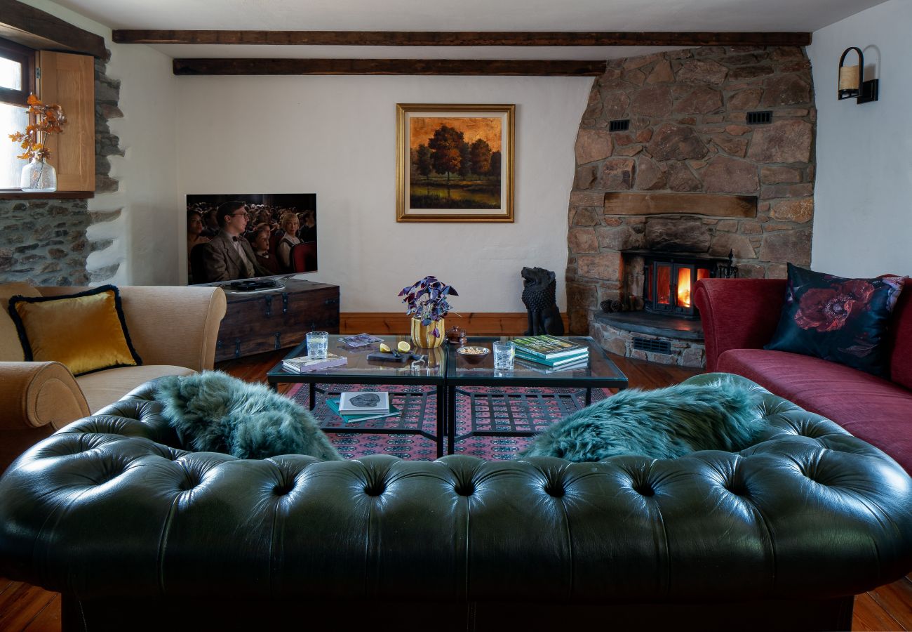 Cottage in Berry Pomeroy - The Old Coach House - cosy barn, garden and parking