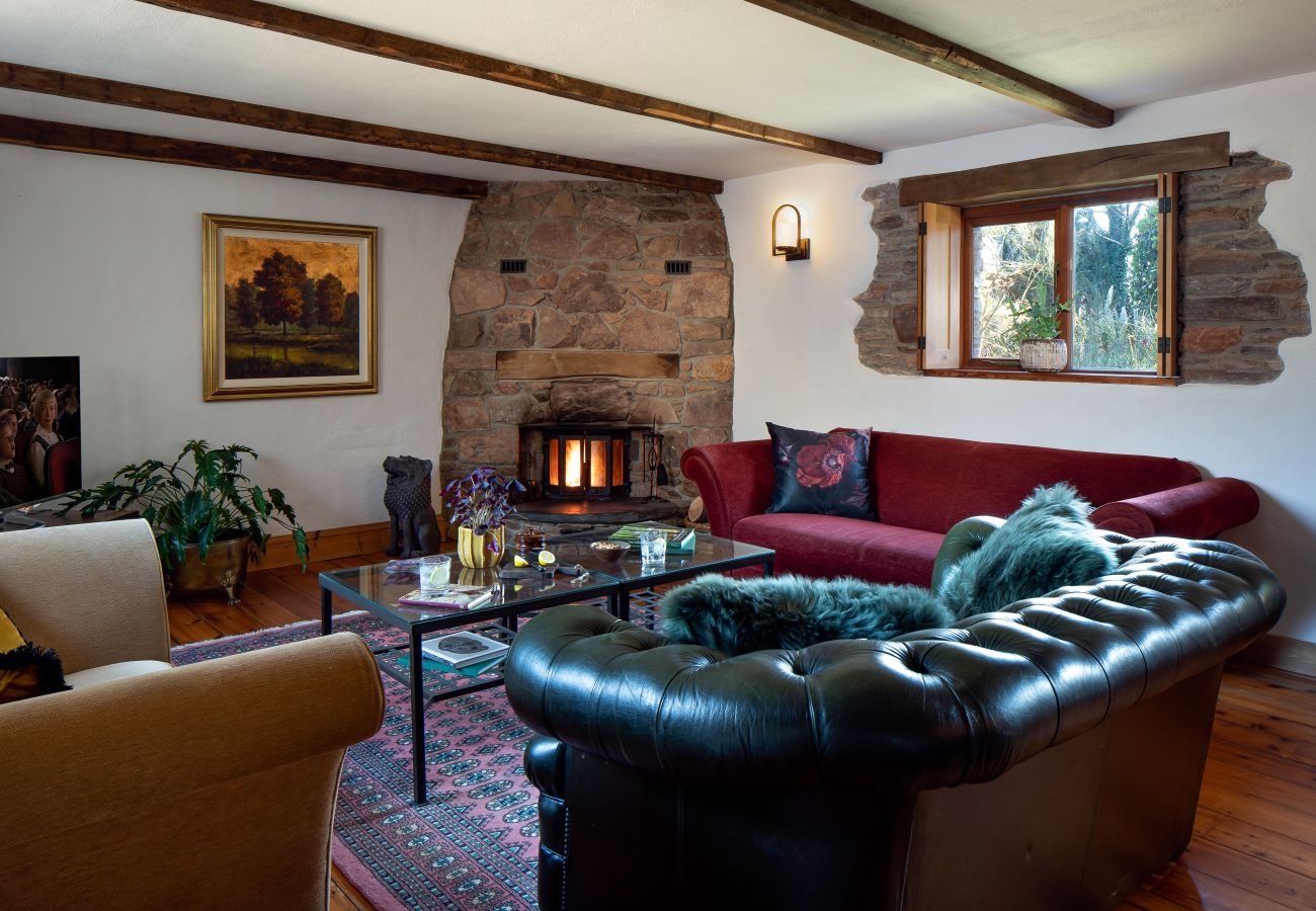 Cottage in Berry Pomeroy - The Old Coach House - cosy barn, garden and parking