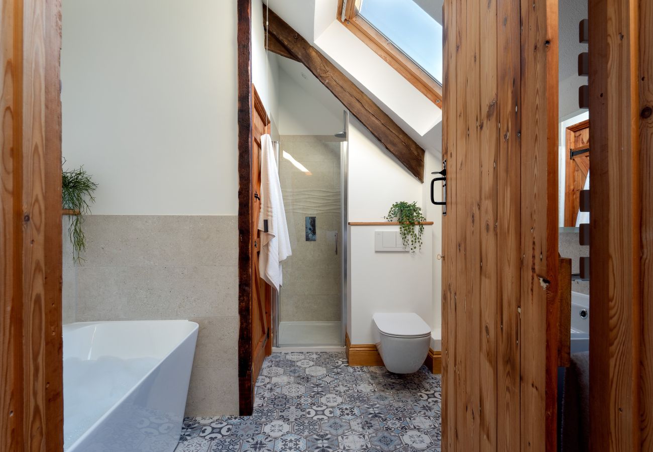 Cottage in Berry Pomeroy - The Old Coach House - cosy barn, garden and parking