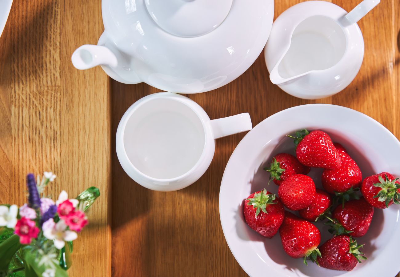 Fresh Escapes - Swifts Return - Romantic -  hot tub , sauna, pool