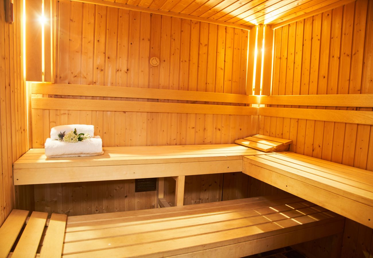 Fresh Escapes - Swifts Return - Romantic -  hot tub , sauna, pool