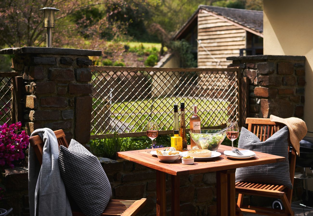 Fresh Escapes - Swifts Return - Romantic -  hot tub , sauna, pool