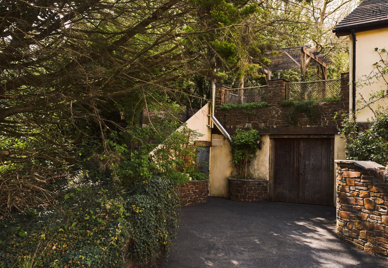 Fresh Escapes - Swifts Return - Romantic -  hot tub , sauna, pool