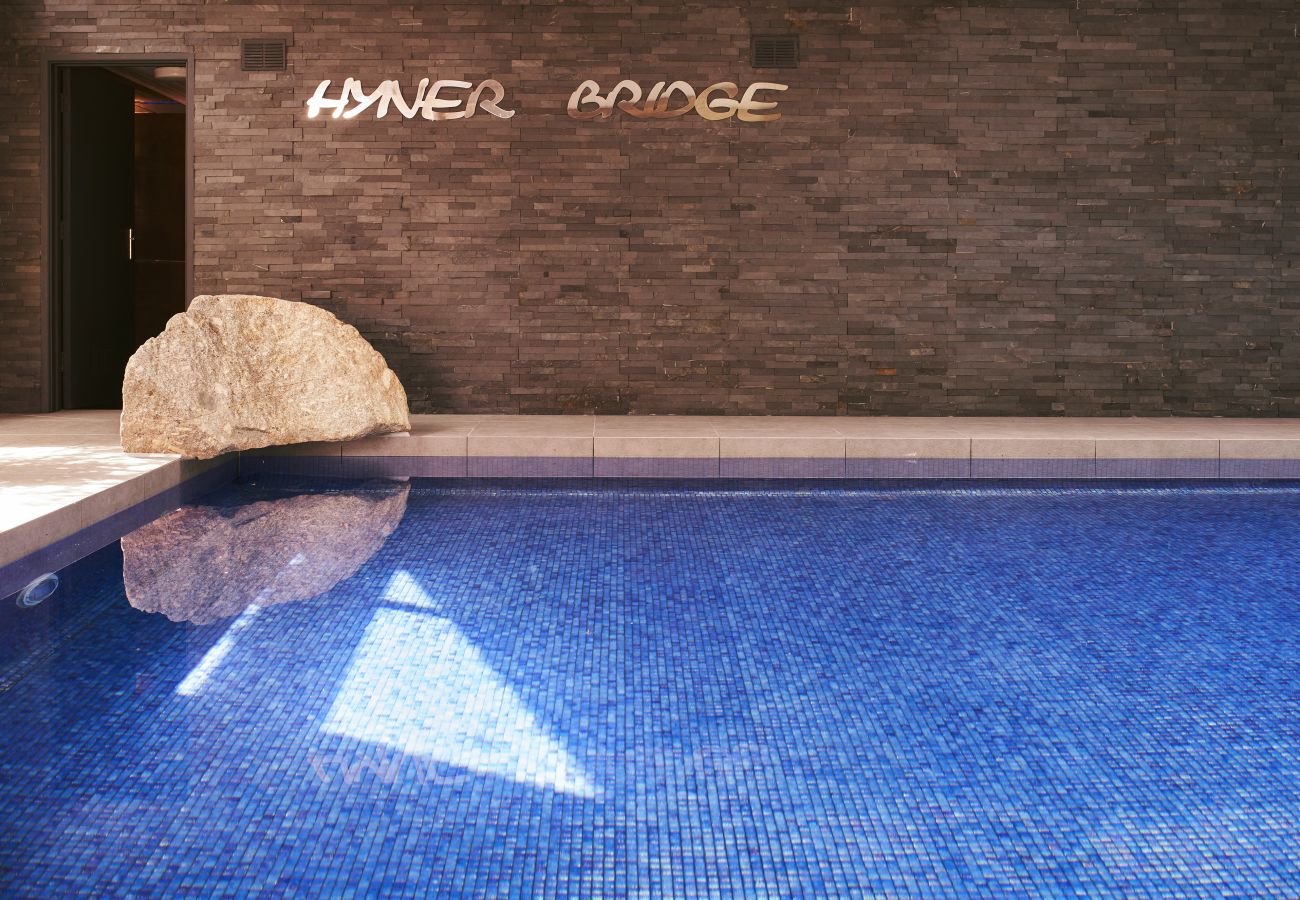 Fresh Escapes - Swifts Return - Romantic -  hot tub , sauna, pool