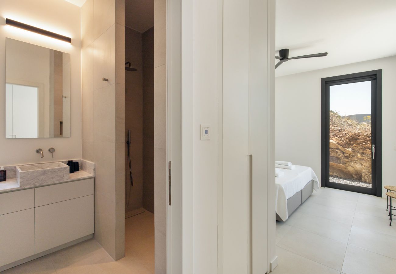 Villa in Kostos - Stunning High-End Beauty with Bird’s Eye Vistas.