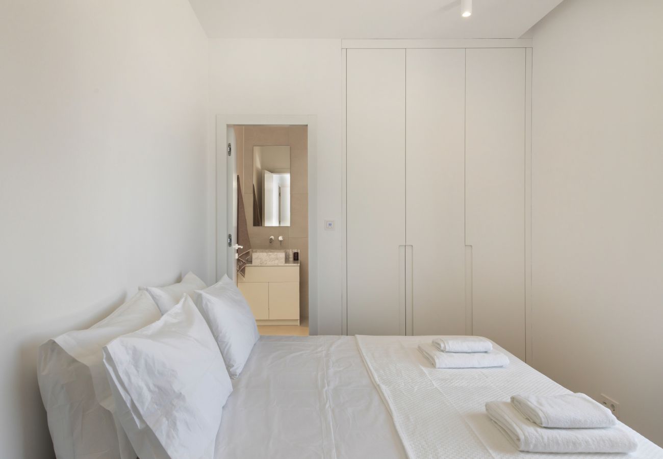 Villa in Kostos - Stunning High-End Beauty with Bird’s Eye Vistas.