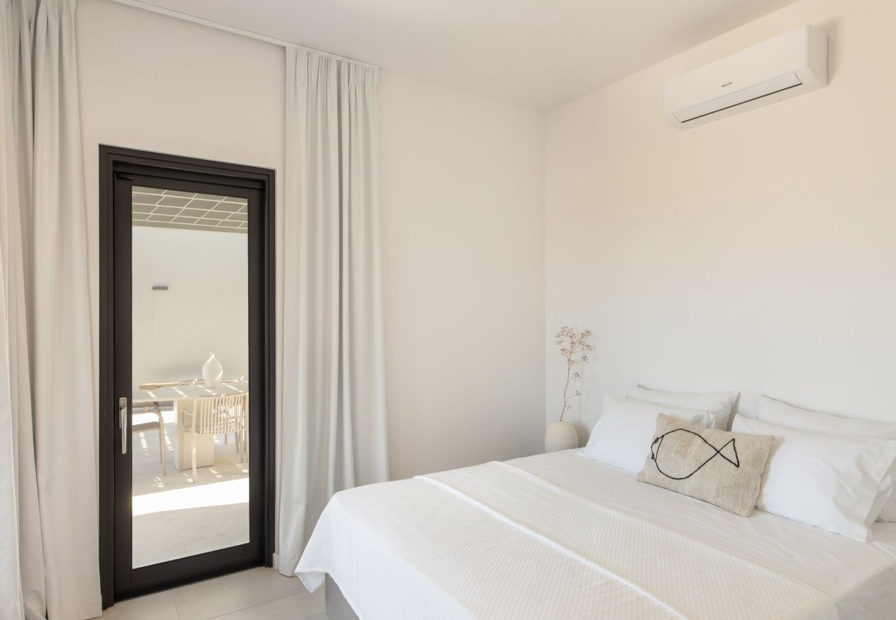 Villa in Kostos - Stunning High-End Beauty with Bird’s Eye Vistas.