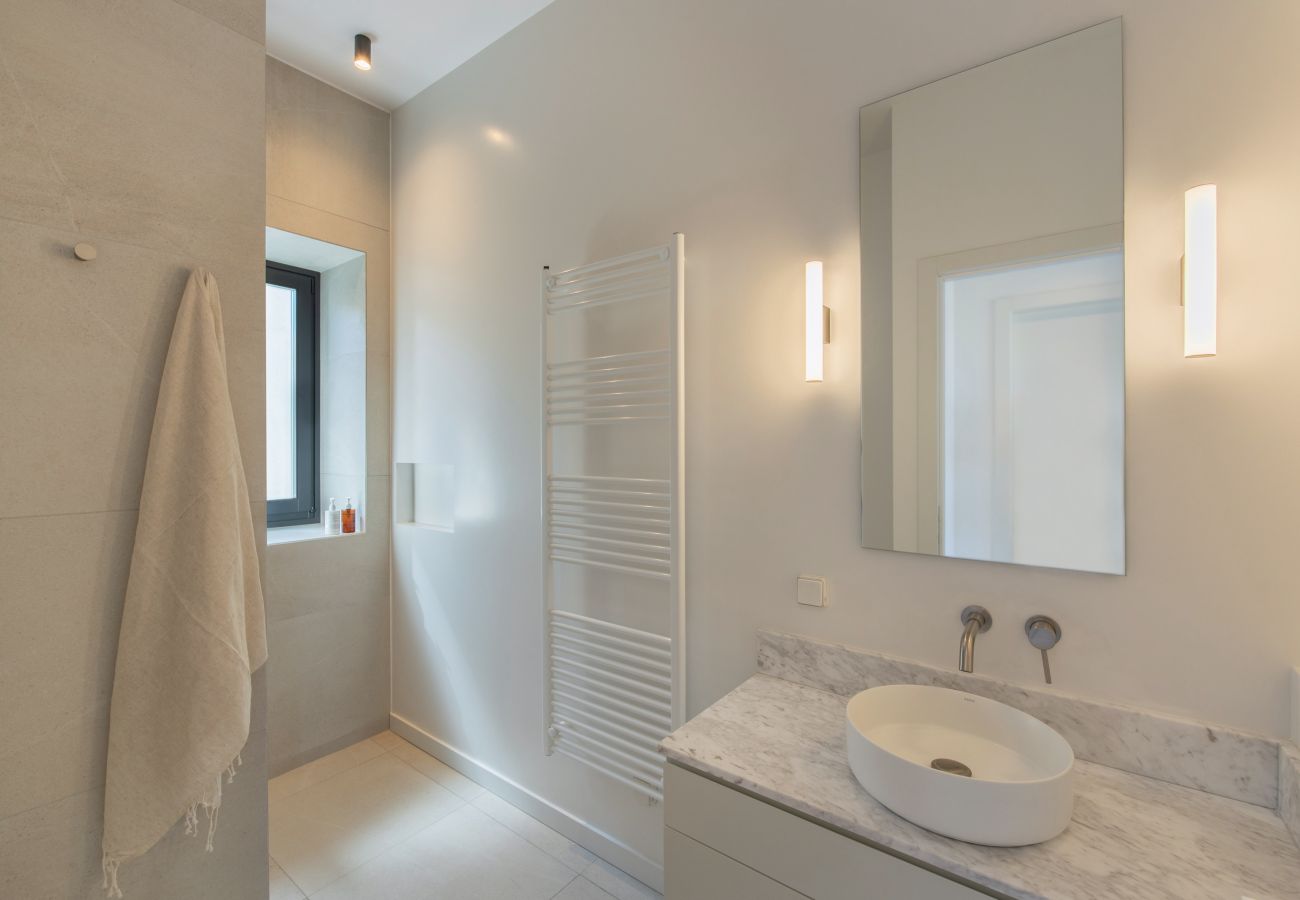 Villa in Kostos - Stunning High-End Beauty with Bird’s Eye Vistas.