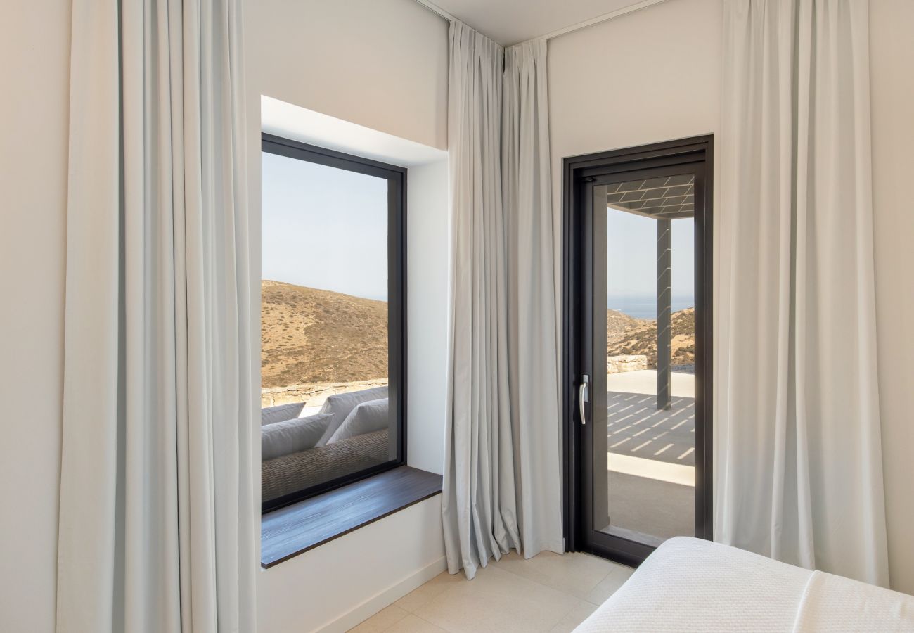 Villa in Kostos - Stunning High-End Beauty with Bird’s Eye Vistas.