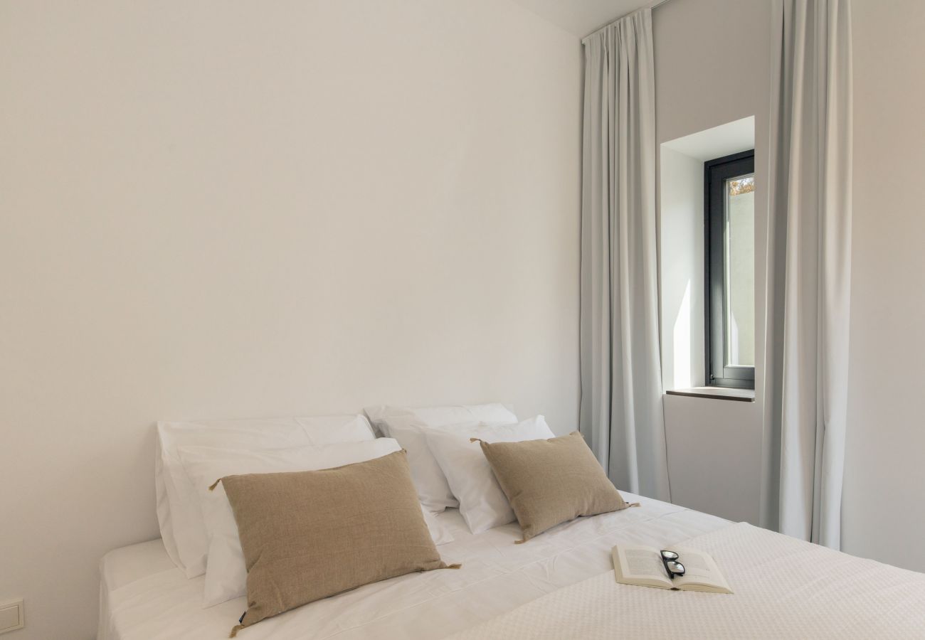 Villa in Kostos - Stunning High-End Beauty with Bird’s Eye Vistas.