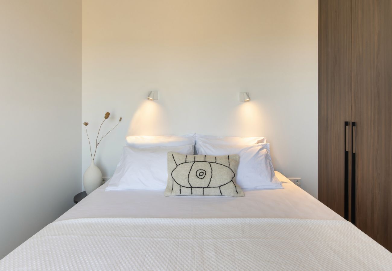 Villa in Kostos - Stunning High-End Beauty with Bird’s Eye Vistas.