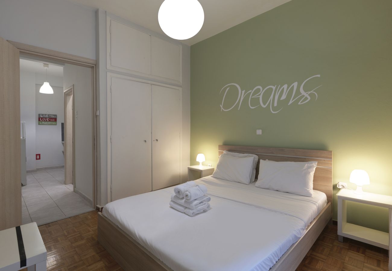 Apartment in Athens - Cozy Athenian One Bedroom: Pistachio Charm