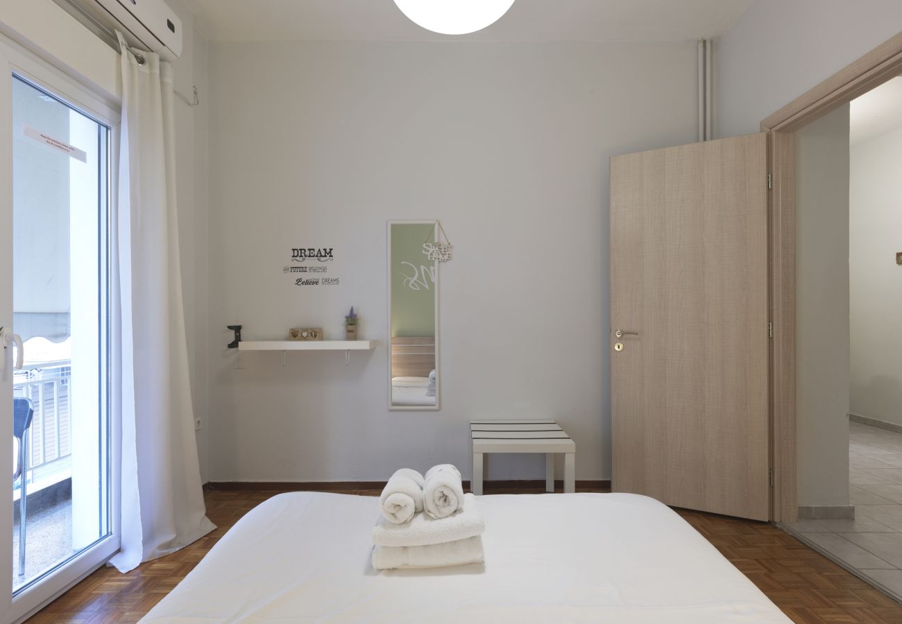 Apartment in Athens - Cozy Athenian One Bedroom: Pistachio Charm