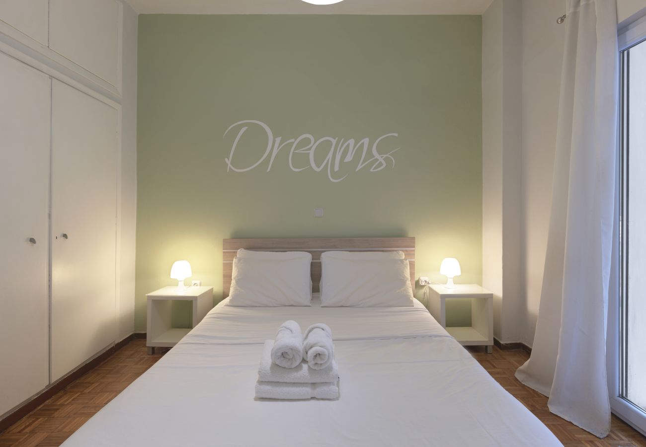 Apartment in Athens - Cozy Athenian One Bedroom: Pistachio Charm
