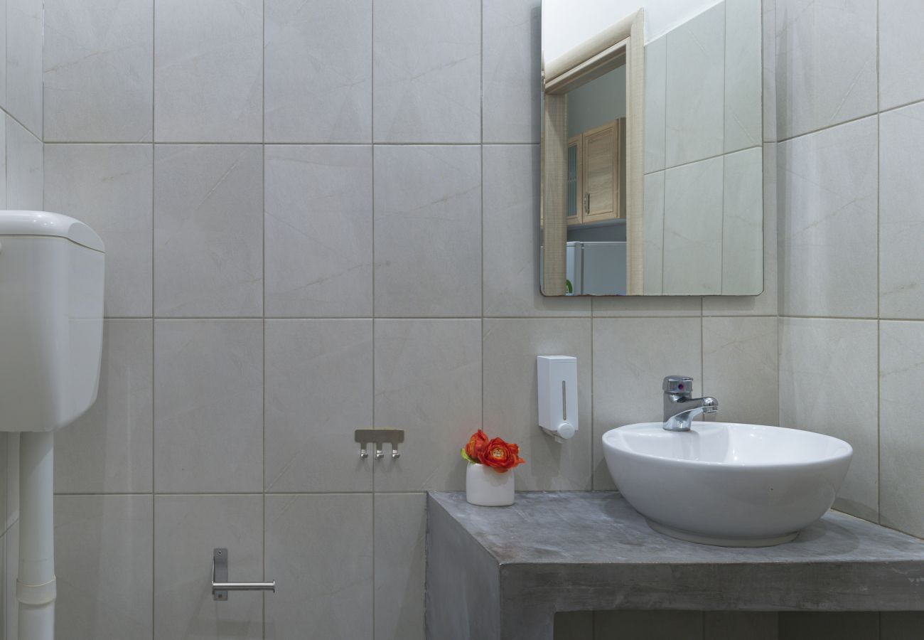 Apartment in Athens - Cozy Athenian One Bedroom: Pistachio Charm