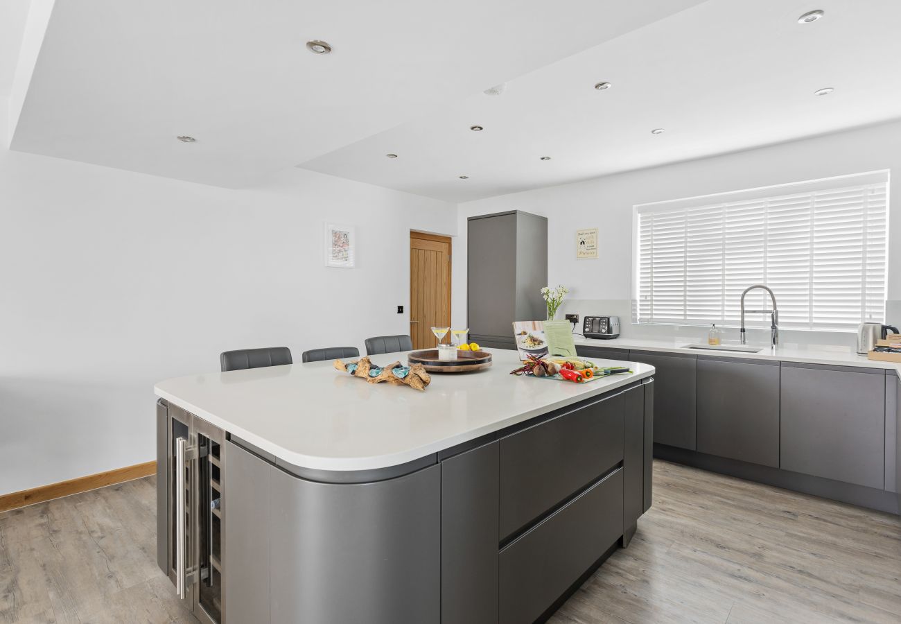 Fresh Escapes - Greenacre - Teignmouth - hot Tub - Sleeps 10 