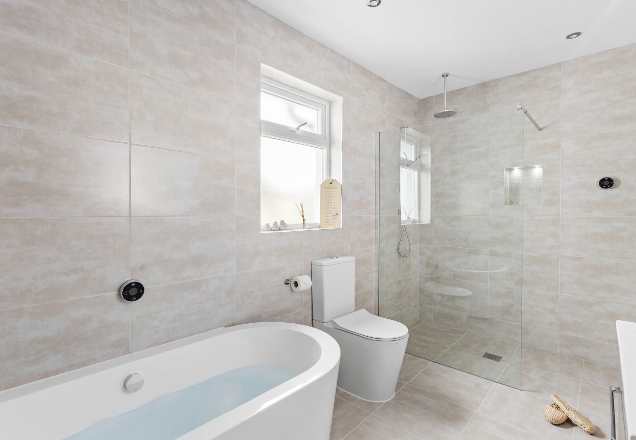 Fresh Escapes - Greenacre - Teignmouth - hot Tub - Sleeps 10 