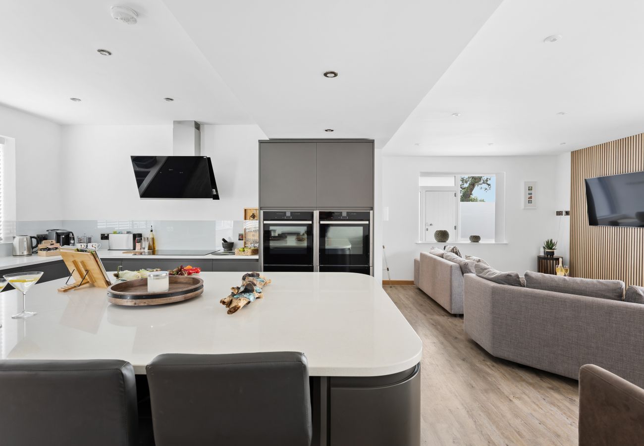 Fresh Escapes - Greenacre - Teignmouth - hot Tub - Sleeps 10 